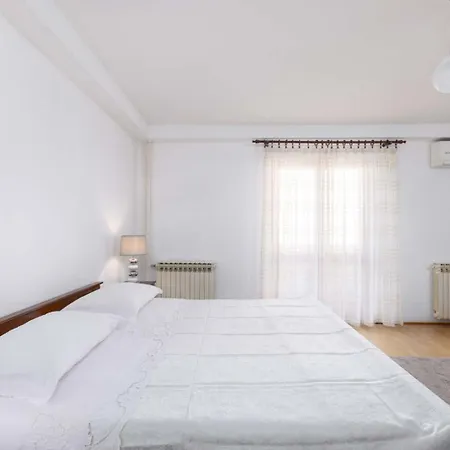 Apartment Lili *
